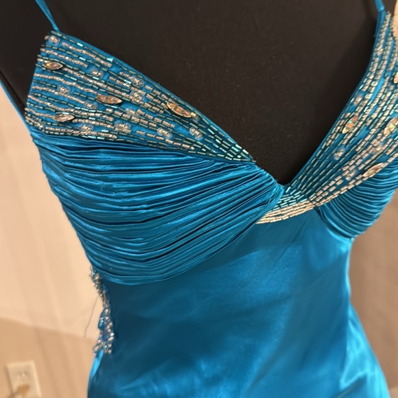 Tony Bowls Paris evening blue beaded dress size 0 - Picture 4 of 8